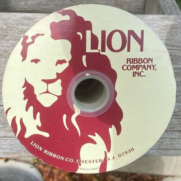 Lion Ribbon Gold Wire Ribbon One (1) Roll 2.5" x 5 Yards Holidays Xmas Decor - Picture 2 of 4